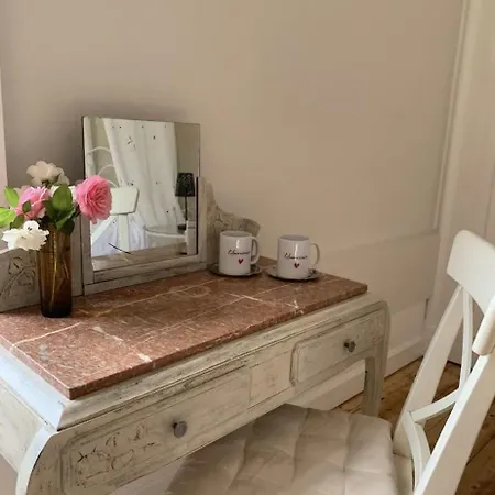 Romantique Au Chateau Guest house